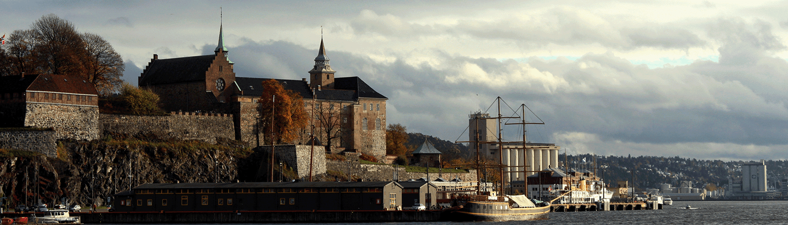 Oslo festning med hav bak